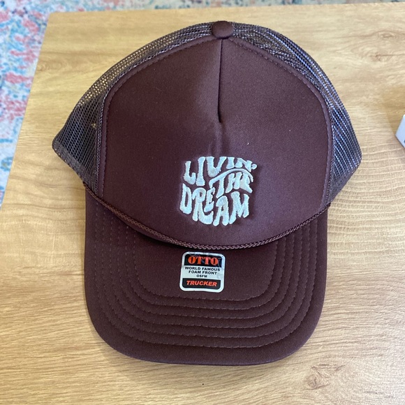 Accessories - Brown trucker hat